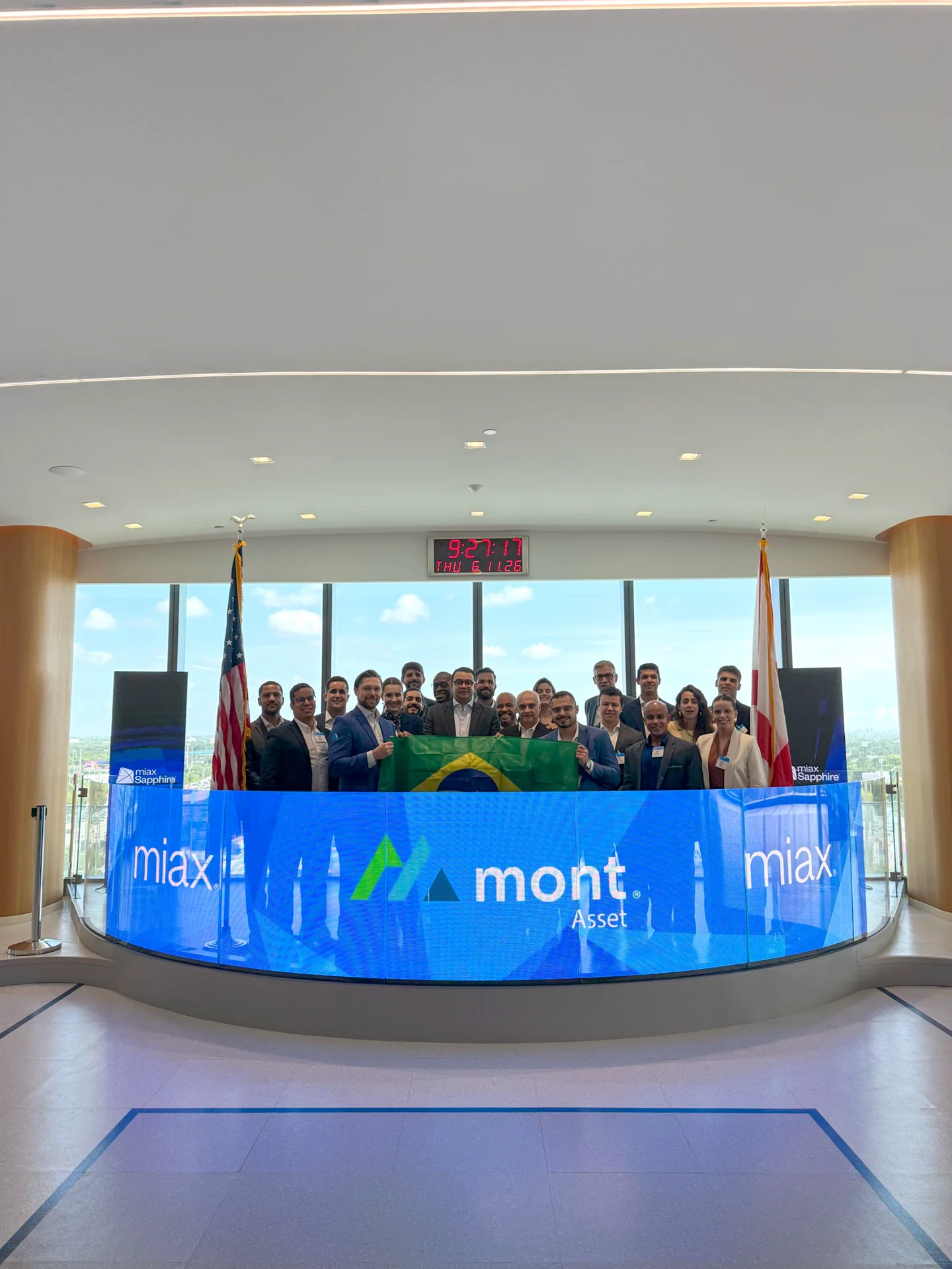 Turma da Mont Asset na abertura do pregão da MIAX, em Miami